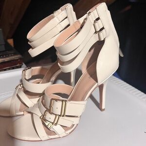 Pour le Victoire high heels